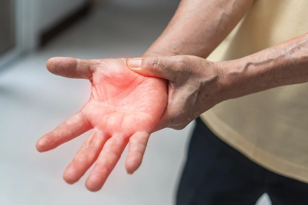 Nöropatik Ağrı: Yanıyor, Batıyor, Karıncalanıyor mu?